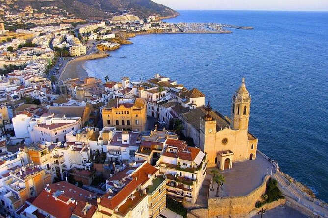 Sitges sailing, walking and winery tour - Key points at a glance
