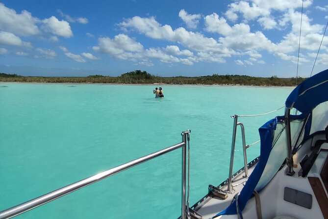 Slow Sailing Bacalar Experience with snack and drinks - Why sailing suits Bacalar Lagoon