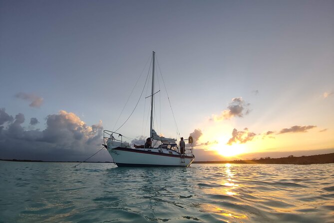 Slow Sailing Bacalar Experience with snack and drinks - Meeting the captain at Villa Corsario