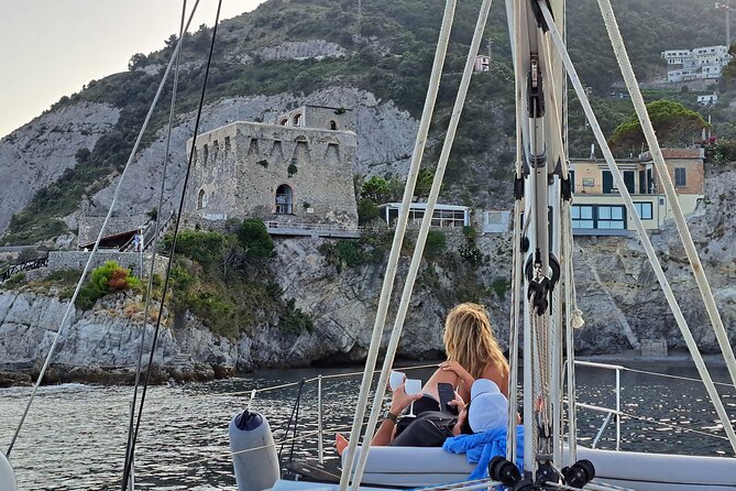 Small Group Sailing Tour in Amalfi Coast with Aperitif - Amalfi’s Cliffs and the Natural Arch