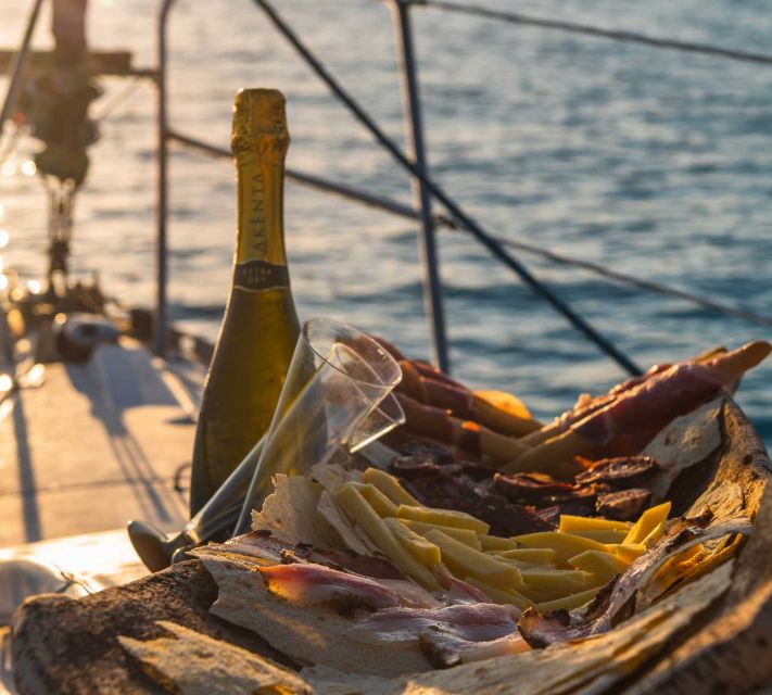 Stintino: Asinara & La Pelosa Sunset Private Sailing Tour - What the private price means