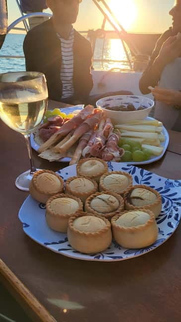 Sunset Apéritif on a 15m sailing boat - Why this sunset sail works so well