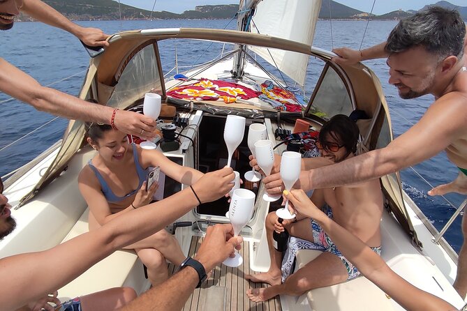 Sunset aperitif on a sailing boat in Alghero - Key points to know before you book