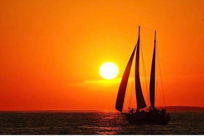 Sunset Sail in Key West with Beverages Included - Included drinks and the onboard mood