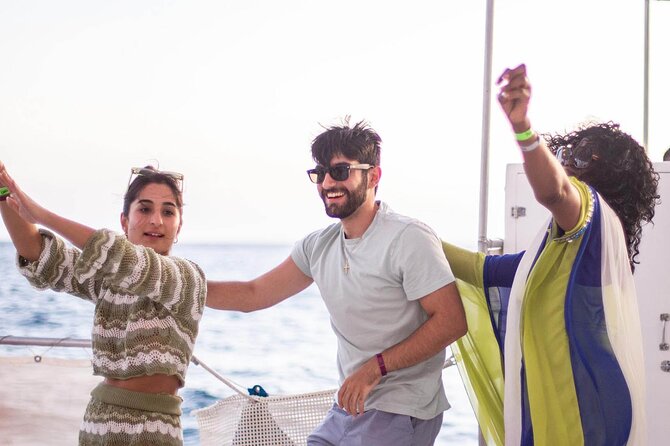 Sunset Sail Party Cruise on the Pez Gato - Sailing toward the Pacific at sunset
