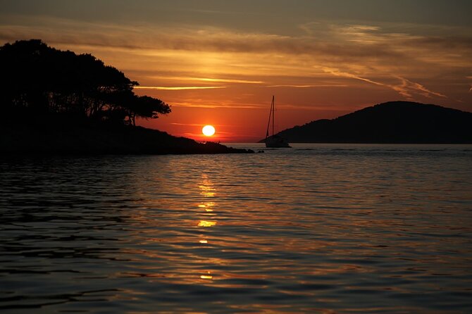 Sunset Sailing Tour on the Pakleni Islands - What the three to four hours feel like