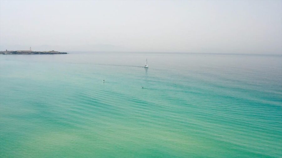 Tarifa: Sailboat Tour, Snorkelling, Tapas & Drinks - Learning the helm without taking a sailing course