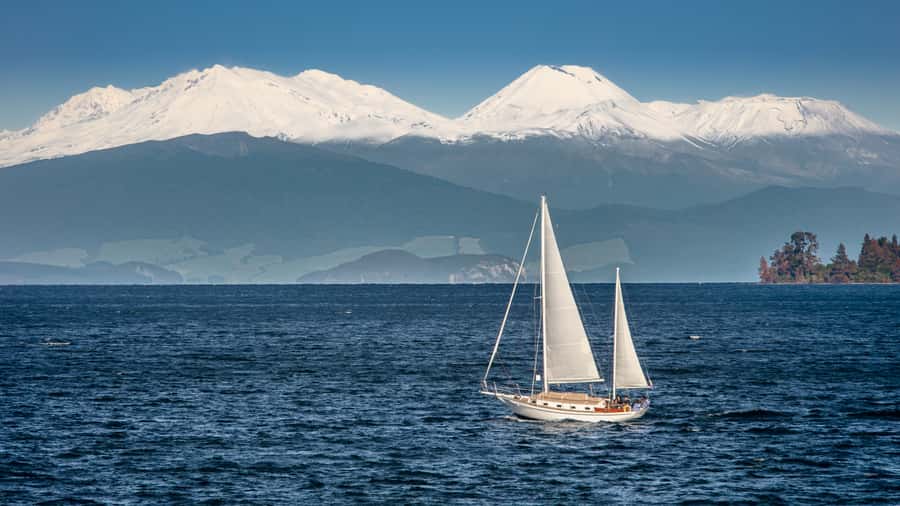 Taupō: Sail Barbary Eco Sailing to the Maori Rock Carvings - Leaving Taupō under sail or electric power