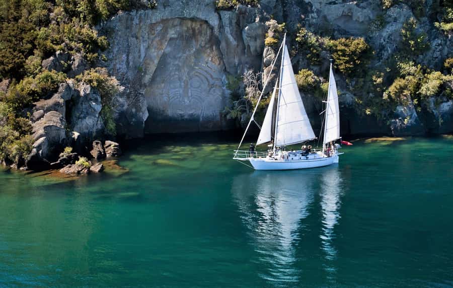 Taupō: Sail Barbary Eco Sailing to the Maori Rock Carvings - Starting with a 15-minute safety briefing