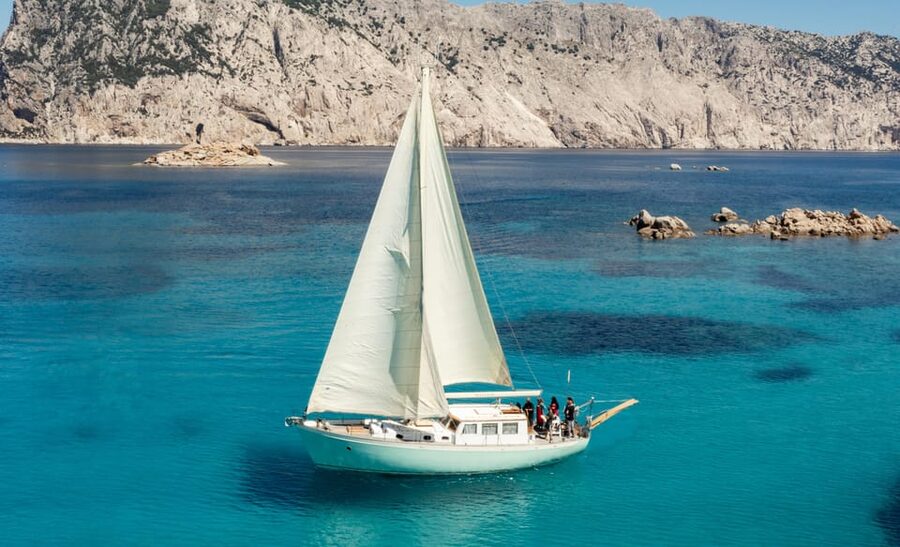 TAVOLARA TOUR WITH 15 METERS VINTAGE SAILBOAT WITH APERITIF - Meeting Dulcemar at Porto San Paolo