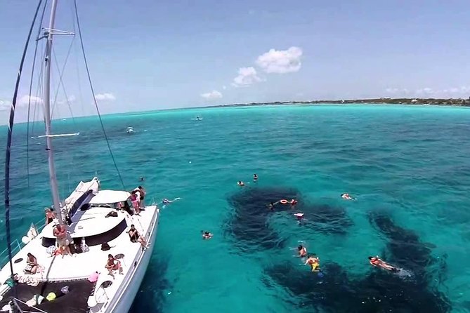 Top Sailing to Isla Mujeres with lunch and open bar from Cancun - Lunch at the private beach club