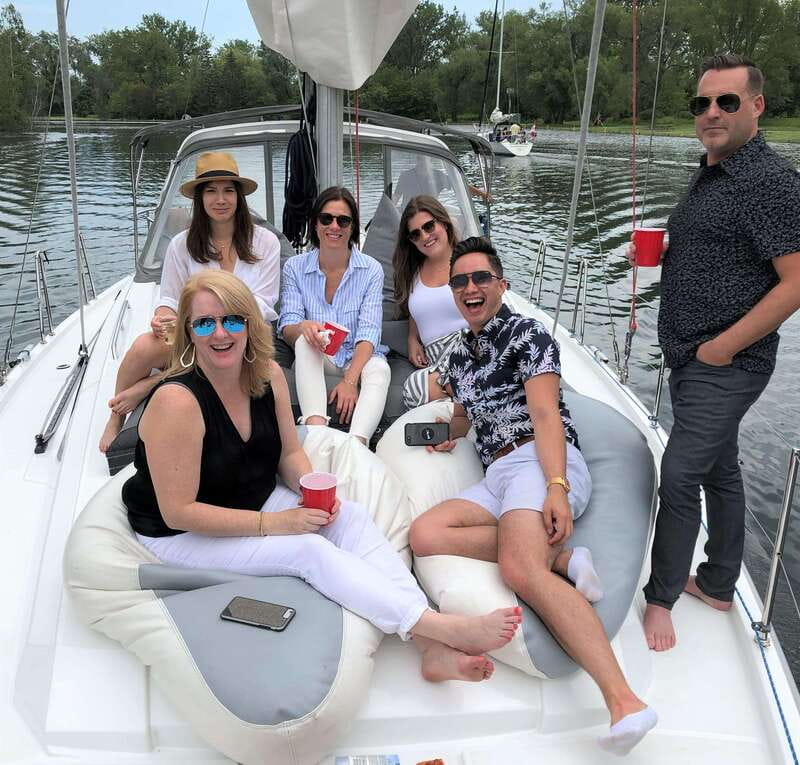 Toronto: Sailing Yacht Cruise of Toronto Harbor and Islands - Day sailing or sunset sailing?