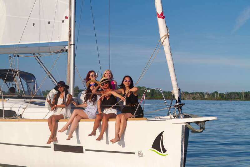Toronto: Sailing Yacht Cruise of Toronto Harbor and Islands - Meeting the crew at the green tent