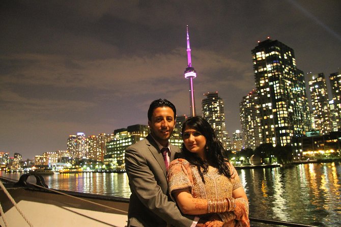 Toronto Tall Ship Boat Cruise - Through Toronto’s harbour gaps
