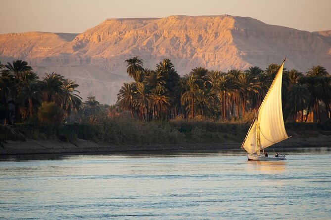 Tour to Pyramids, Sphinx, Ancient Islamic Cairo Including Felucca Sailing Boat - Khafre and Menkaure, two shorter pyramid stops