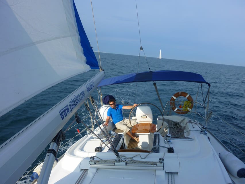 Two Hour Luxury Sailing Experience with Open Bar - Beer, soft drinks, olives, and almonds