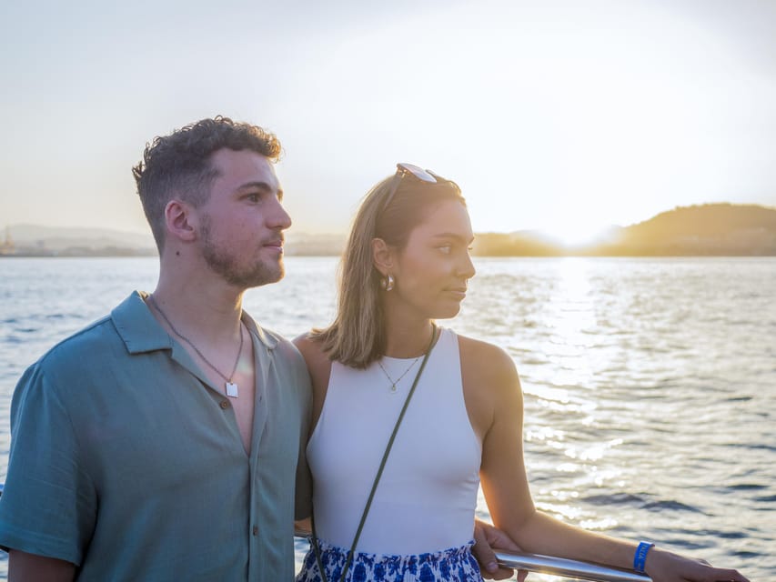 Valencia: Sailing Catamaran Cruise with Sunset Option and DJ - Choosing between daytime and sunset