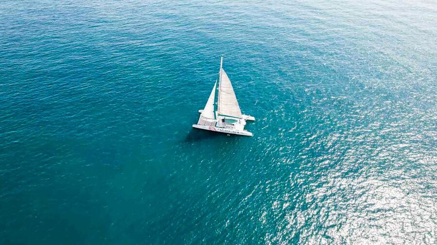 Valencia: Sailing Catamaran with Swimming & Optional DJ - How crowded is the boat?