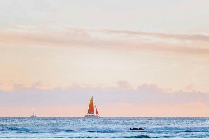 Waikiki Sunset Cocktail Sail with Open Bar - What the 90-minute sail feels like