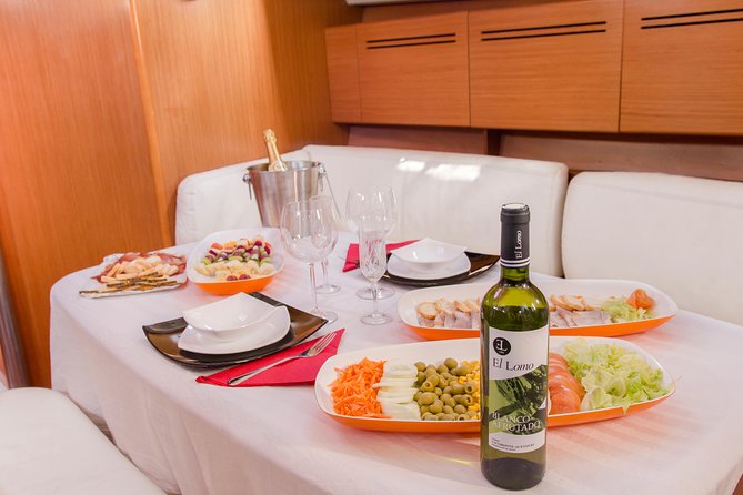 Whales & Dolphins watching in exclusive sailboat - Who should choose this boat trip?