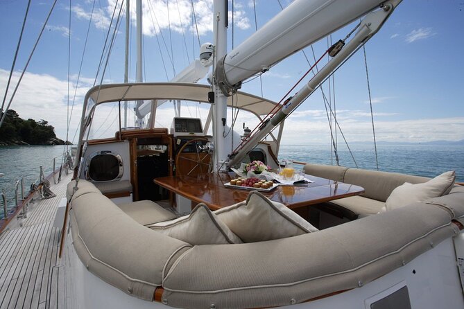Yonder Star Sailing Yacht - The half-day charter, a polished three-hour outing